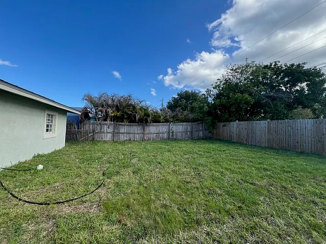 2831 NE Savannah Rd — Photo 9