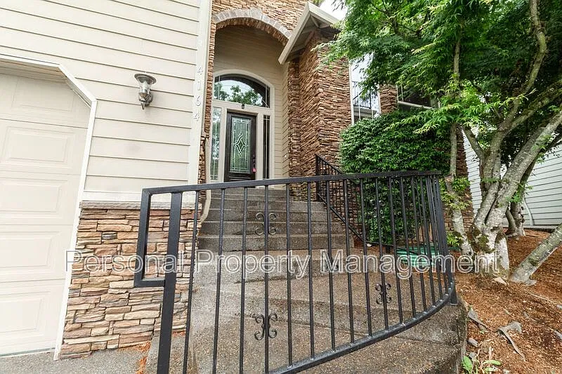 4 bed, 2.5 bath, 2797 sqft, $3,295 — Photo 2
