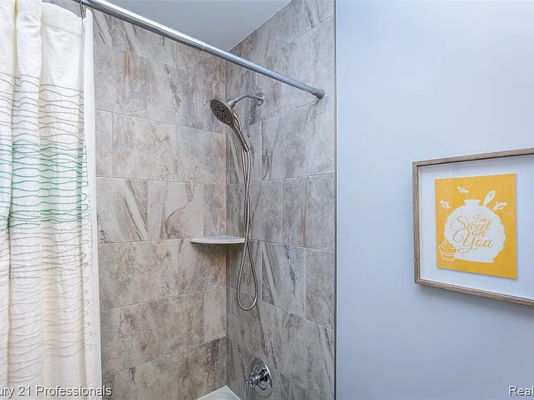 57 Kaprol Dr — Photo 28