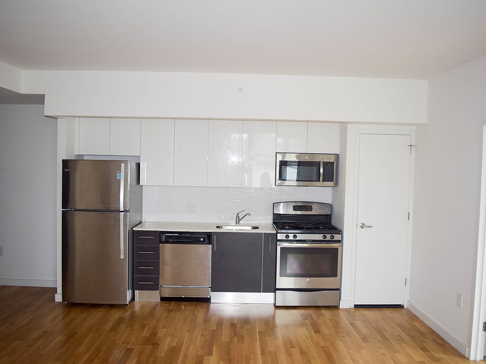 1st image of 3015 Vernon Blvd #1B