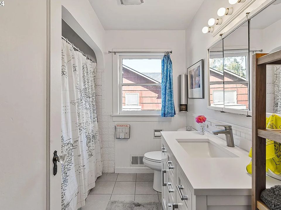 Main house, bathroom
