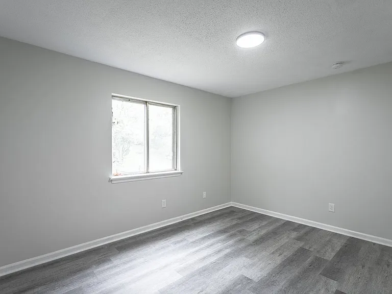 833 Sylvan Dr — Photo 15