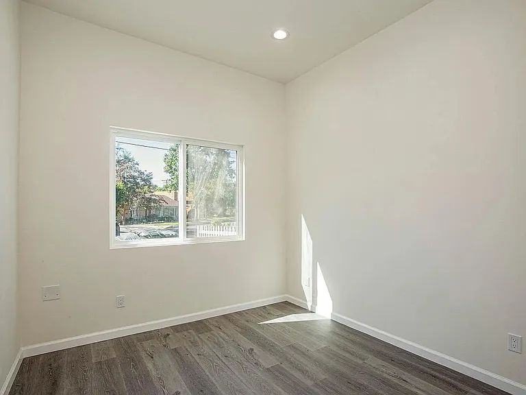 2757 Paloma St — Photo 11