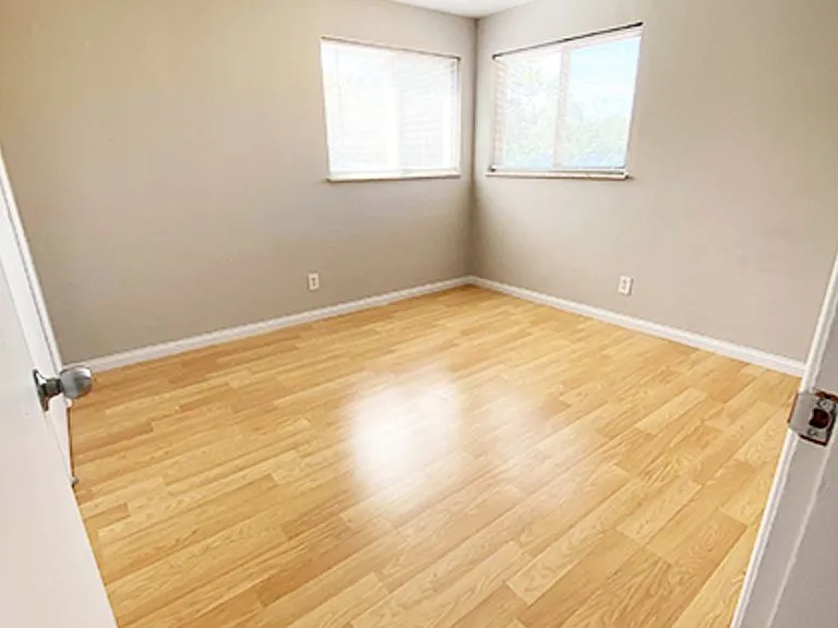 551 Lowell Ave — Photo 4