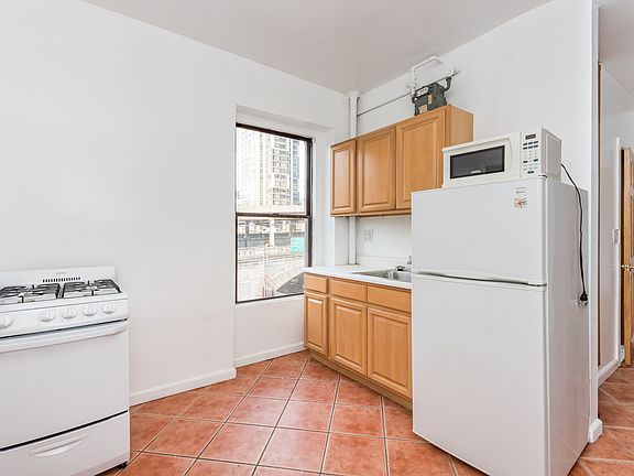 4th image of 346 E 59th St APT 10A