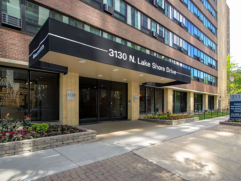 3130 N. Lake Shore Drive — Photo 9