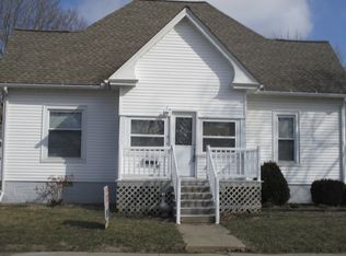 4 W Vine St, Villa Grove, IL 61956