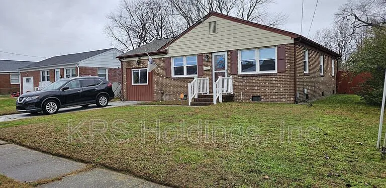 1543 Grove St — Photo 3