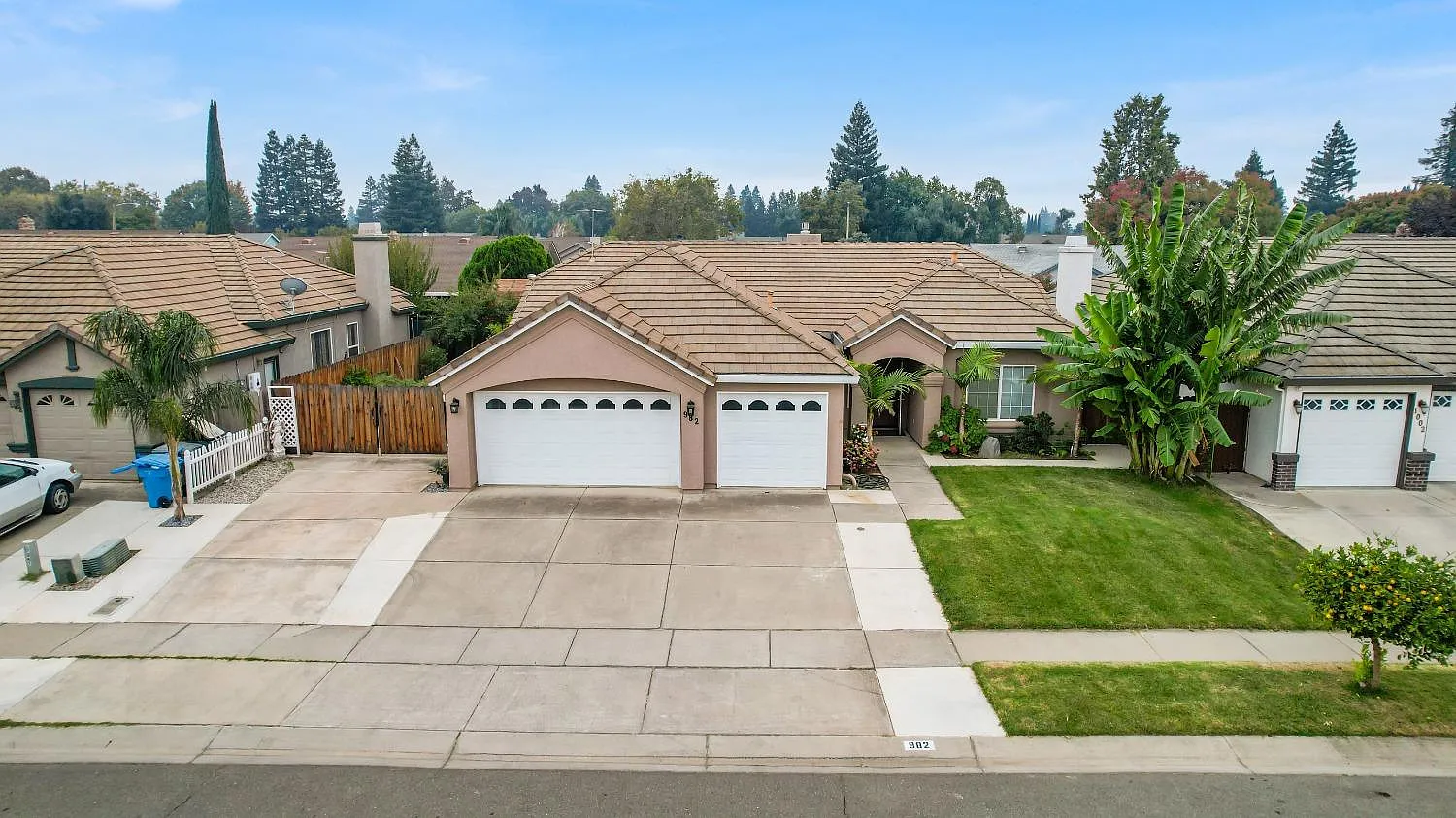 982 Skyline Dr photo 1
