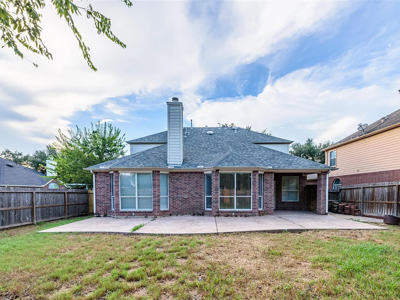 4 bed, 2.5 bath, 2761 sqft, $2,600 — Photo 4