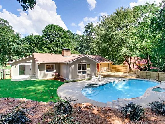 2nd image of 213 Oak Forest Dr SE