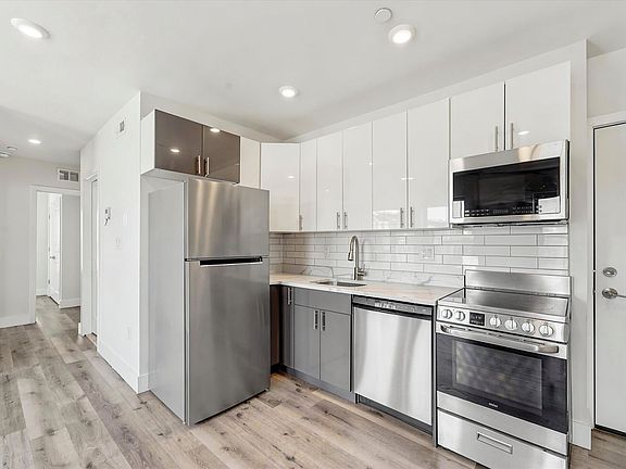 2nd image of 4700 Chestnut St #9