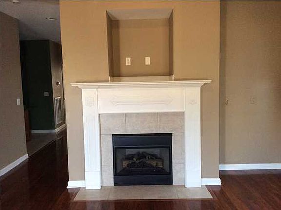 3rd image of 1040 Callaway Ct #872