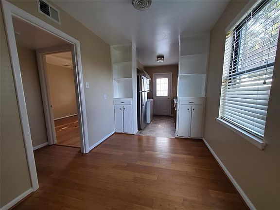 5th image of 5030 N Hall St #5030D