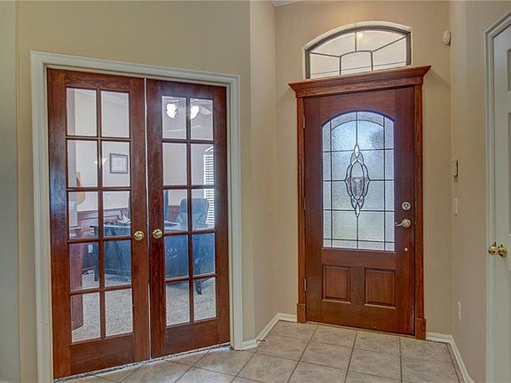 3rd image of 2405 Stonebridge Dr