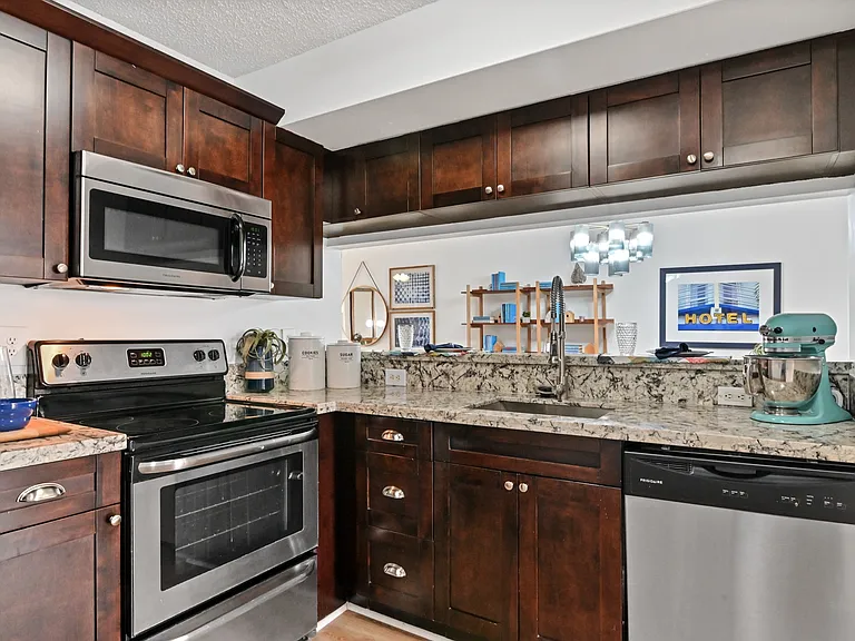 Arbor Oaks Apartments & Townhomes — Photo 27