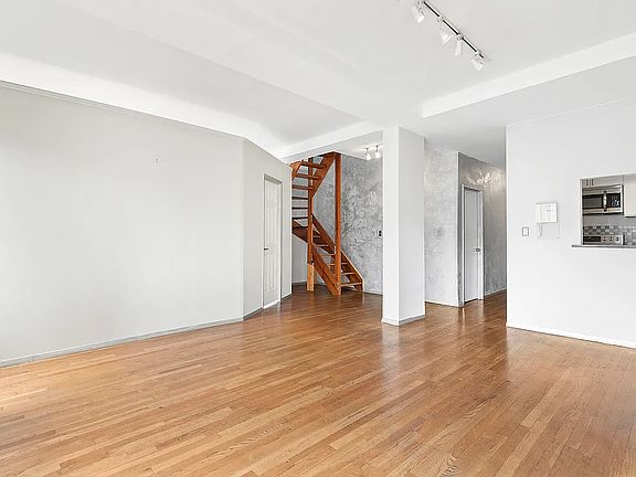 4th image of 221 E 82nd St APT 6A