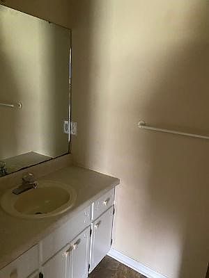 5th image of 301 Chapelwood Dr