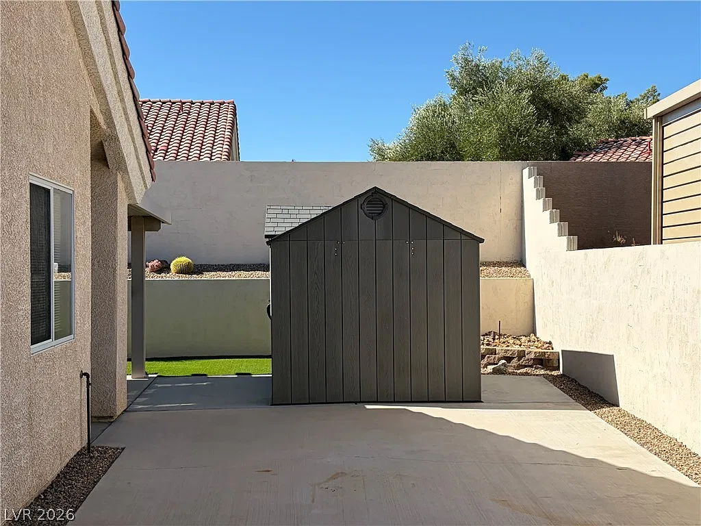 3 bed, 2.0 bath, 2105 sqft, $2,275 — Photo 4