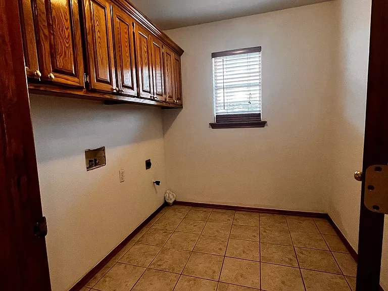 715 E Forest Court Ln — Photo 7