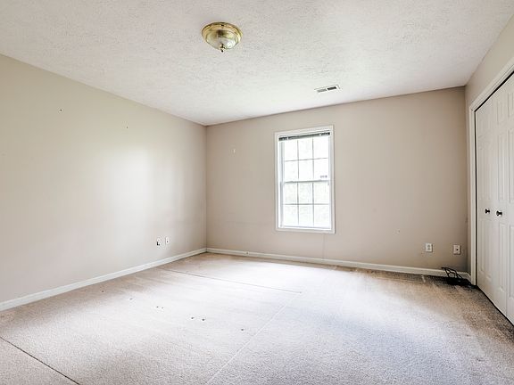 4th image of 113 & 115 W White Pine Dr