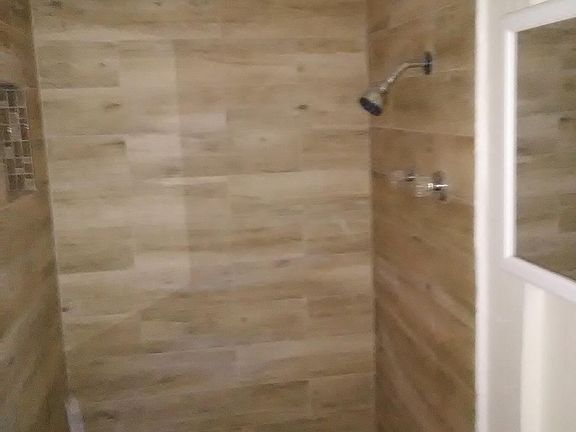 4th image of 302 Washington St