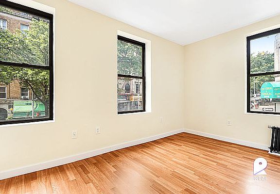 4th image of 1 Bennett Ave #22C