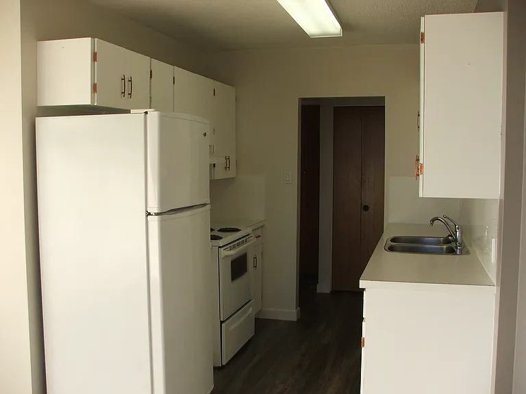 1941 Mayor Magrath Dr S — Photo 18