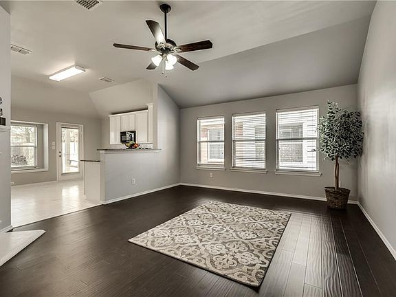 2nd image of 504 Dogwood Dr