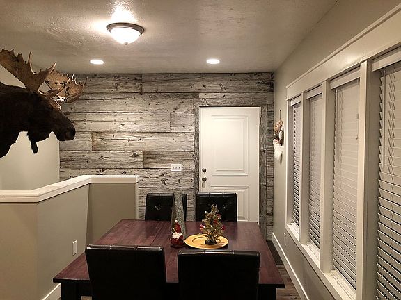 Reclaimed barn wood wall