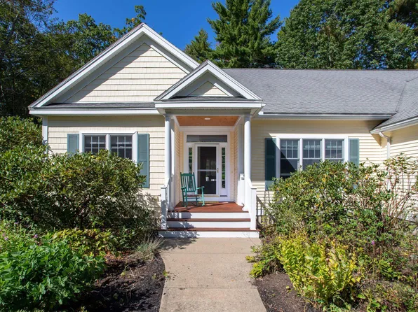 16 Parkman Brook Lane, Stratham, NH 03885