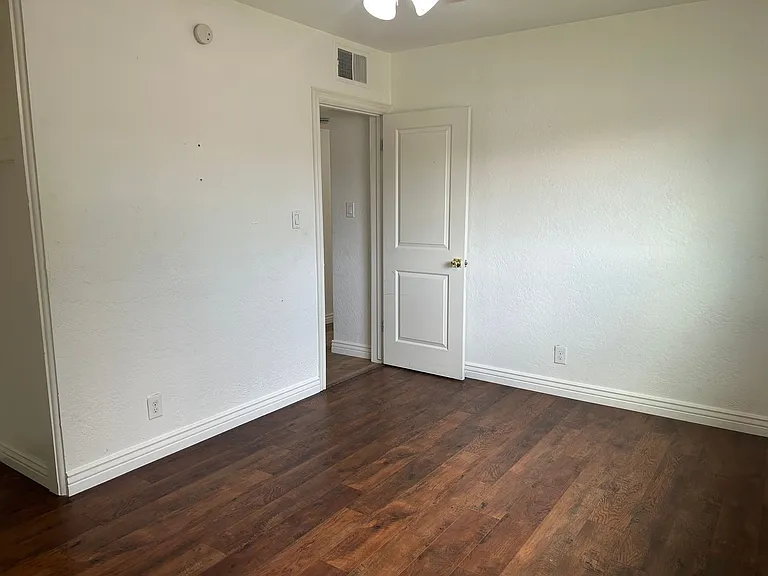 1415 W 7th St — Photo 16