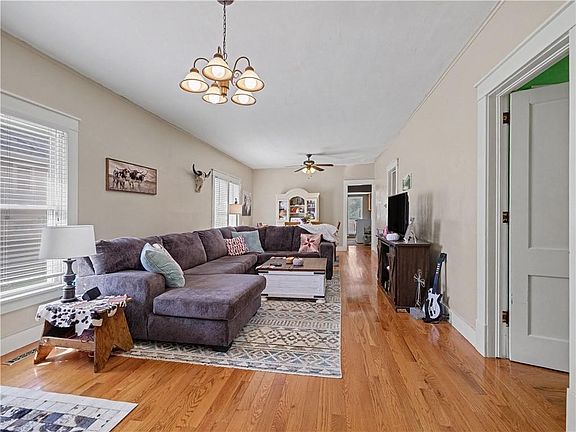 4th image of 206 N 4th St