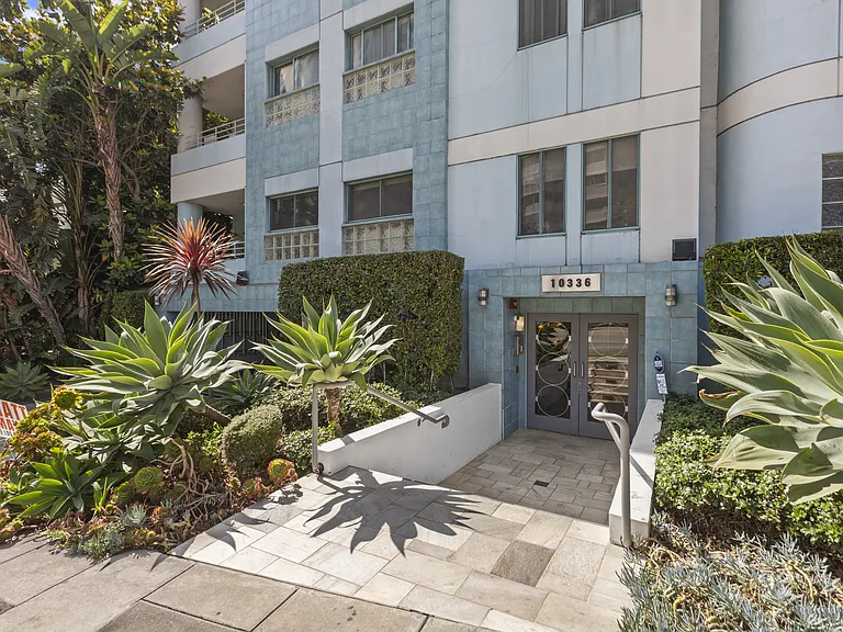 10336 Wilshire Blvd #703-1 — Photo 1