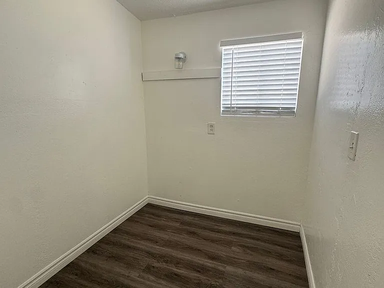 301 Panamint Ave — Photo 15