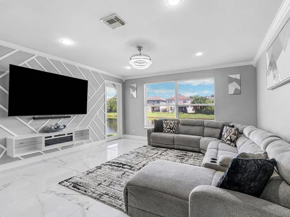 2196 Oakmont Drive, Riviera Beach, FL 33404