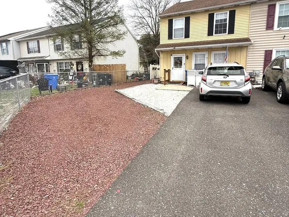 12 E 4th St, Burlington, NJ 08016