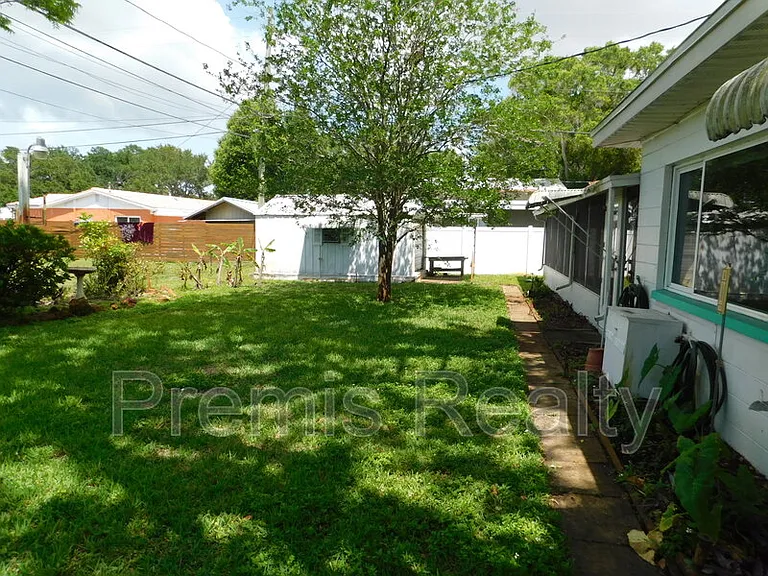 3563 Floral Dr — Photo 11