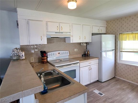 5th image of 865 Moonlight Dr