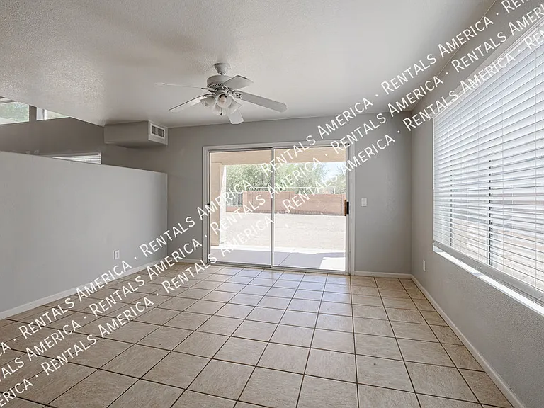 7441 W Fleetwood Ln — Photo 10