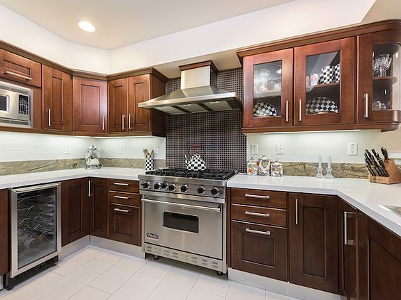 4th image of 951 Granville Ave APT 101