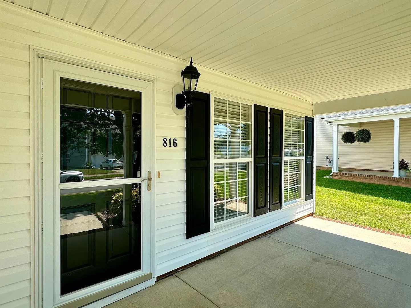 4 bed, 2.5 bath, 2096 sqft, $2,000 — Photo 3