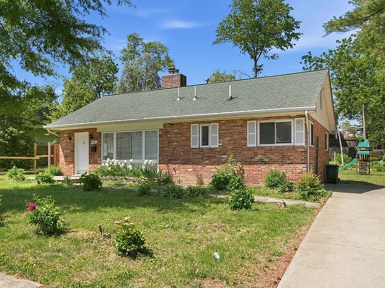 11000 Park Rd — Photo 3