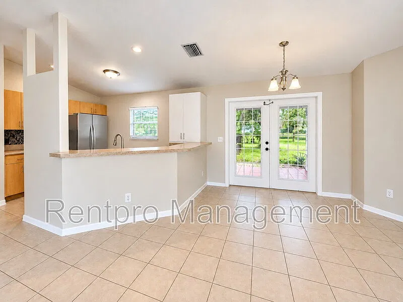 3 bed, 2.0 bath, 1600 sqft, $1,850 — Photo 4