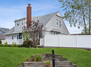 96 Warwick Rd, Island Park, NY 11558