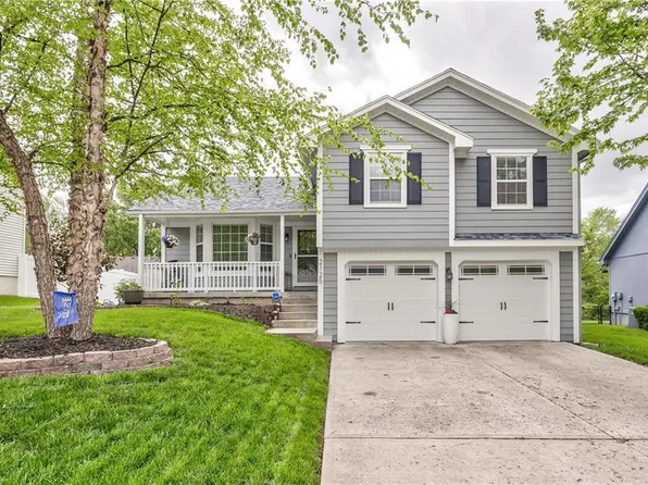 2125 NE Chipman Rd, Lees Summit, MO 64086