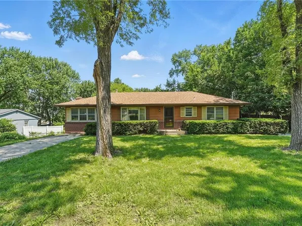 502 NE 74th St, Gladstone, MO 64118