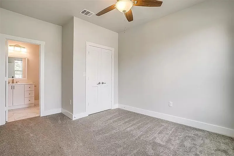 5 bed, 5.0 bath, 2541 sqft, $6,800 — Photo 2