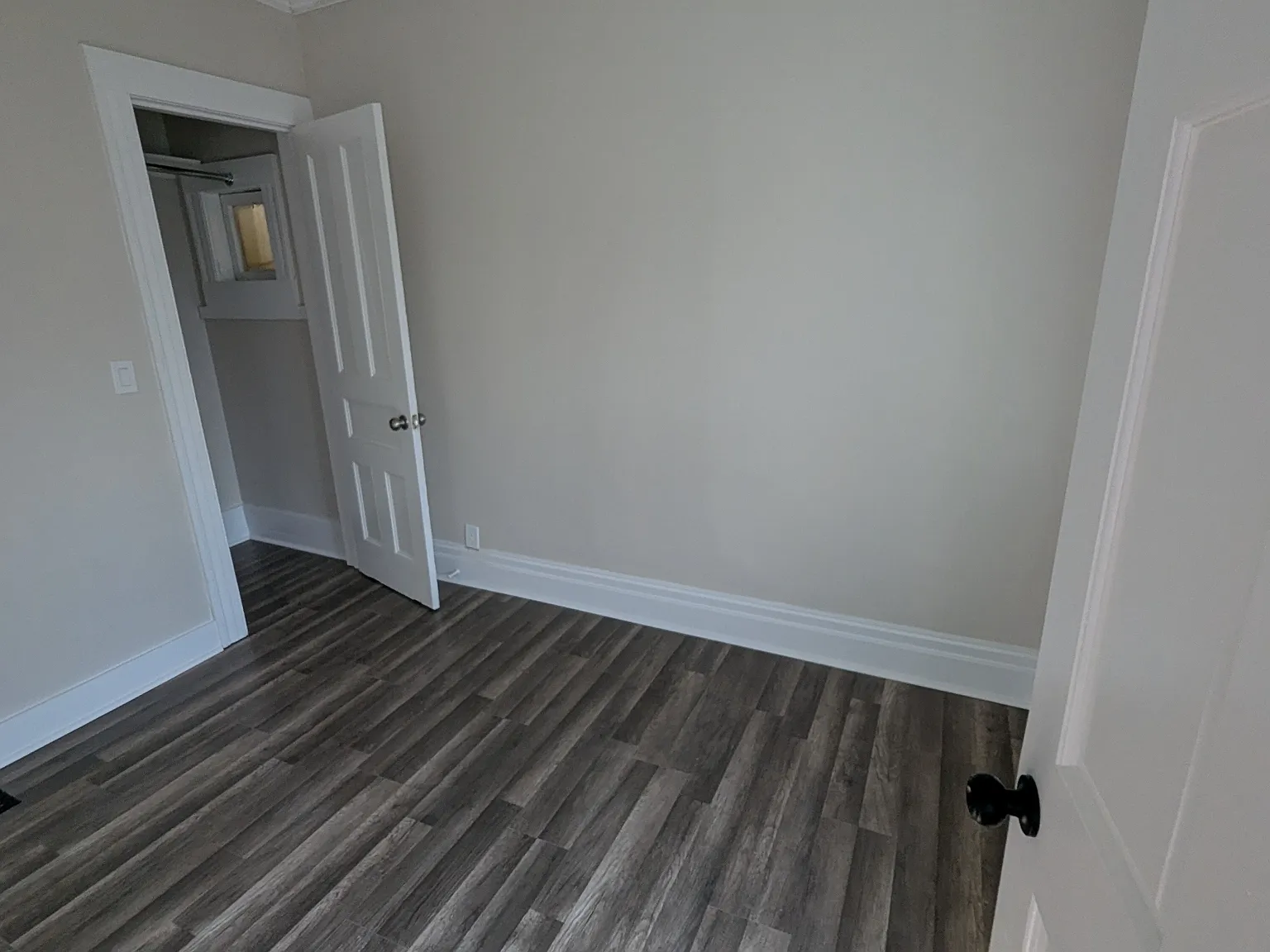 3 bed, 1100 sqft, $1,200 — Photo 3