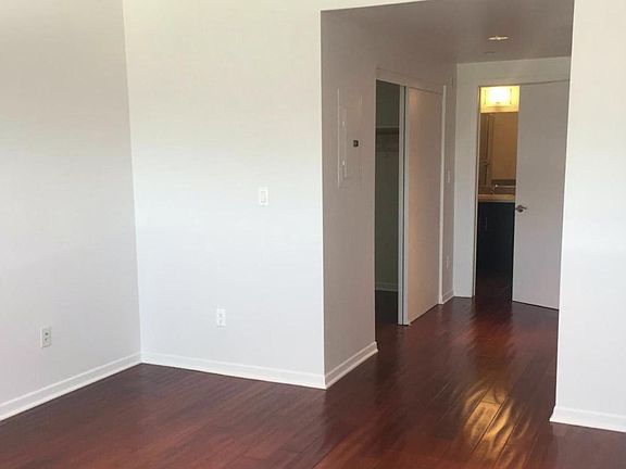 5th image of 159 W Green St Unit 406